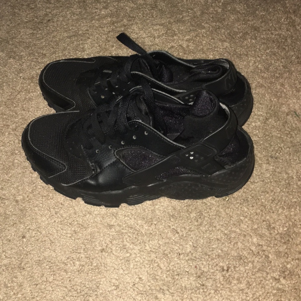 5.5 black nike huaraches